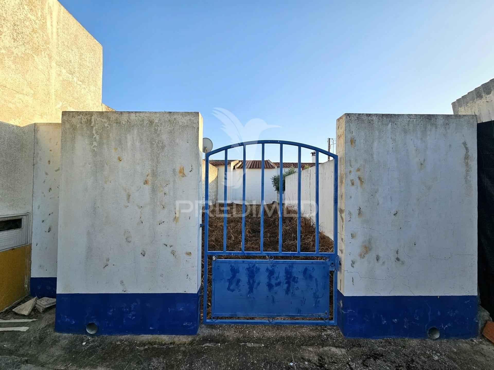 Terreno urbano com garagem. excelente oportunidade de investimento.