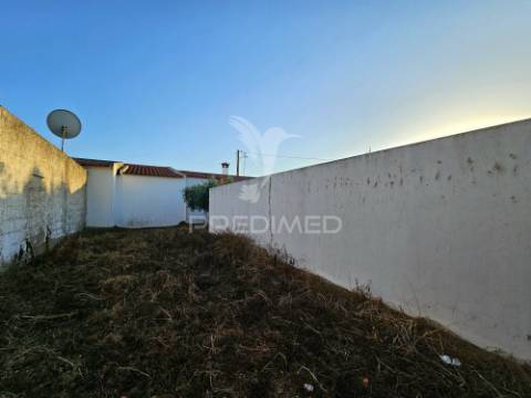 Moradia t2 + terreno urbano com potencial para nova habitação