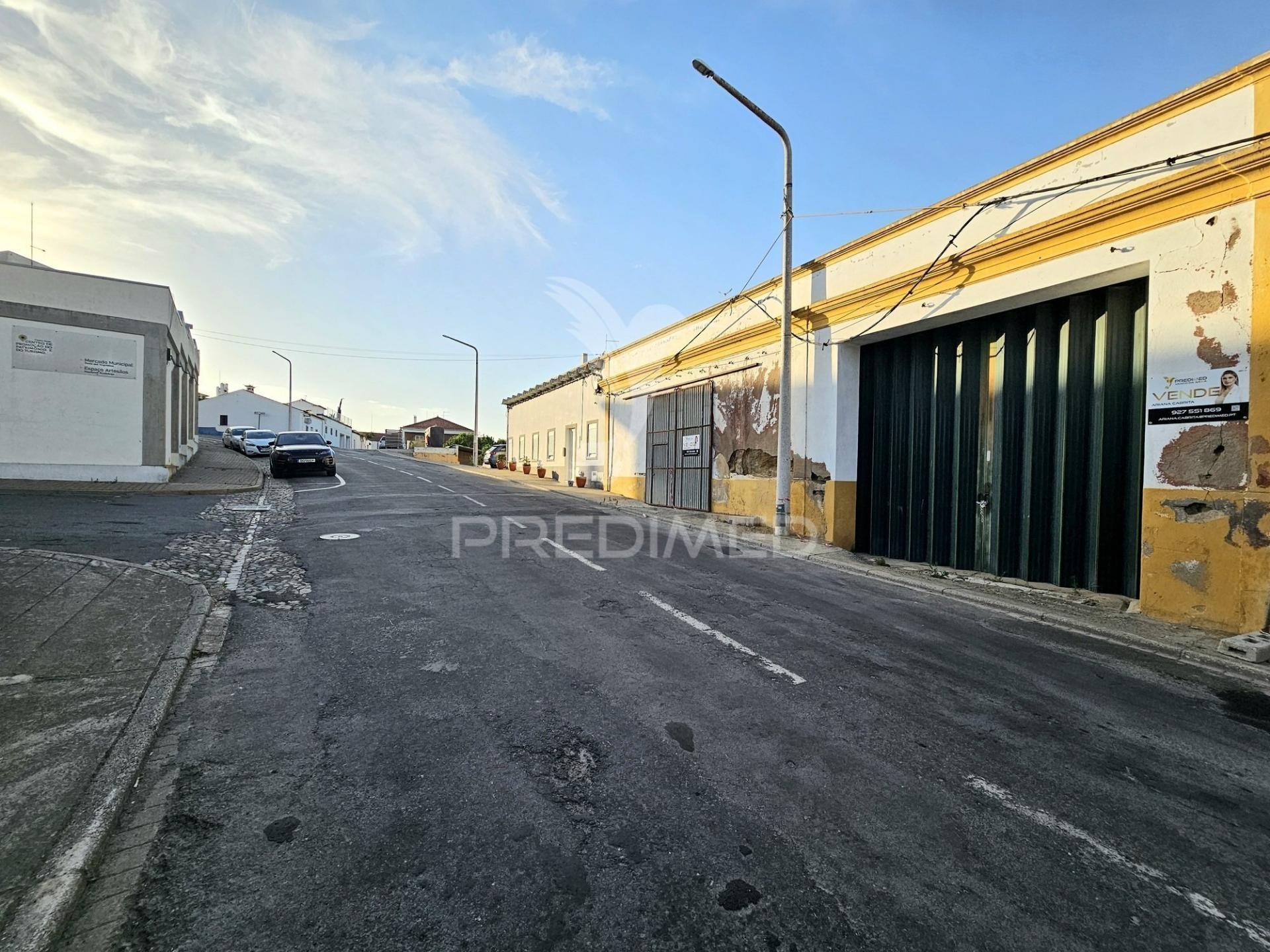 Garagem e armazém com 246 m² no centro de castro verde