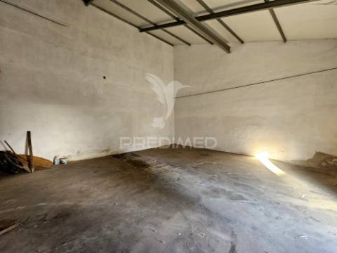 Garagem e armazém com 246 m² no centro de castro verde