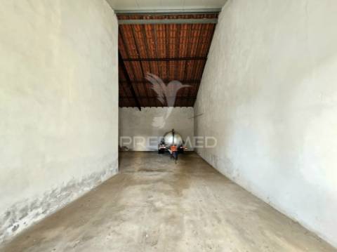 Garagem e armazém com 246 m² no centro de castro verde