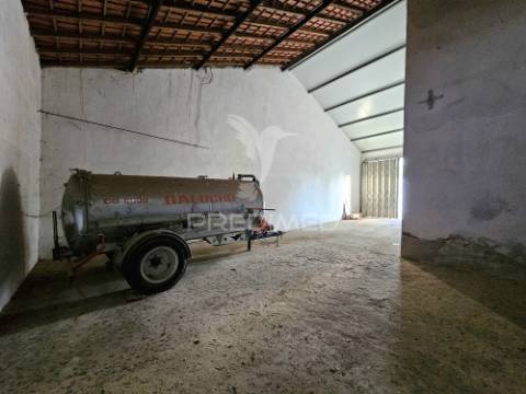 Garagem e armazém com 246 m² no centro de castro verde