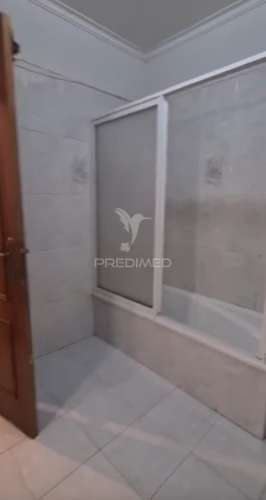 Apartamento t2 com 95 m² , áreas generosas, excelente luminosidade e localização privilegiada, algueirão - mem martins
