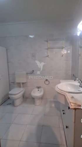 Apartamento t2 com 95 m² , áreas generosas, excelente luminosidade e localização privilegiada, algueirão - mem martins