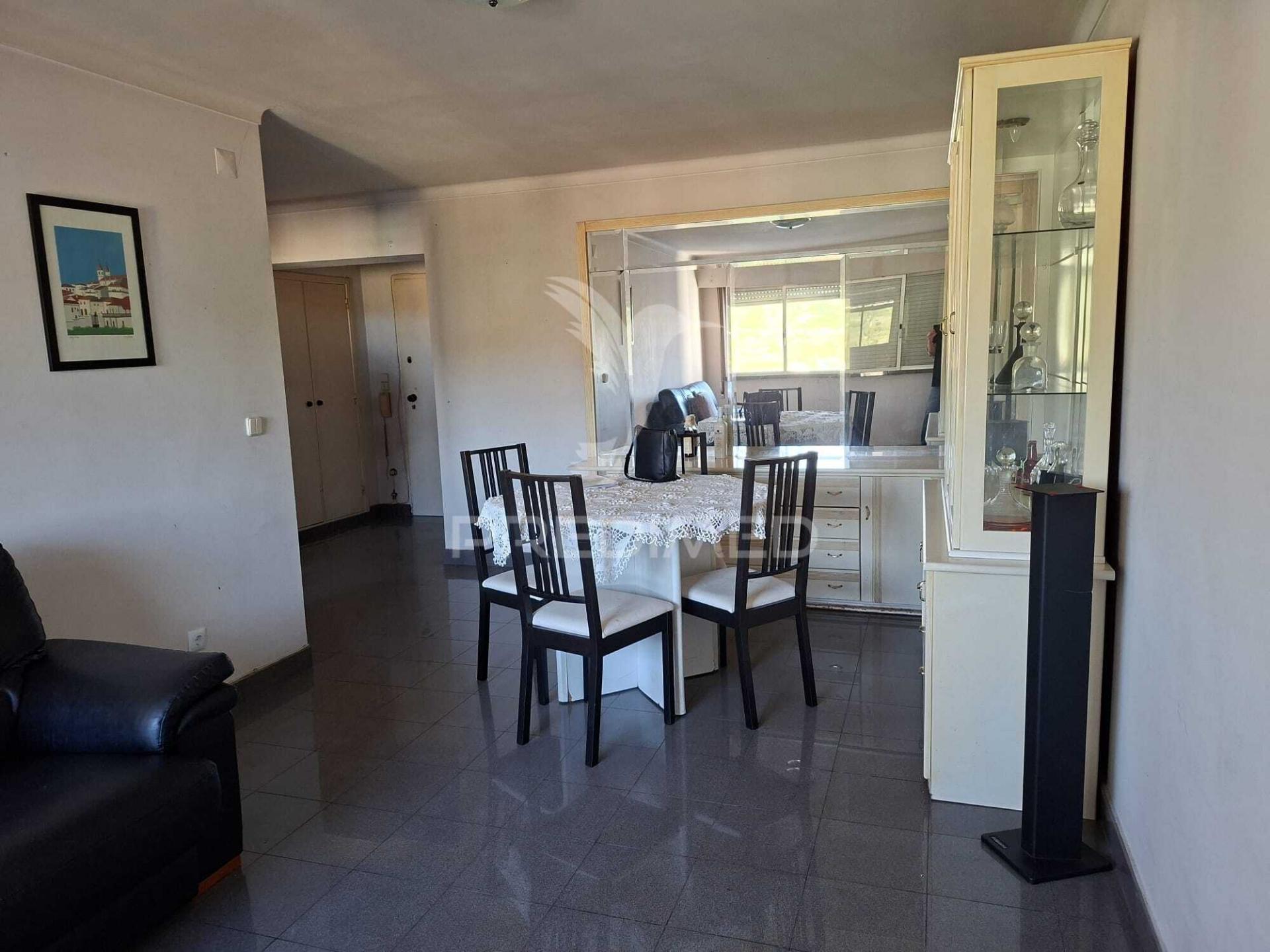 Apartamento t2 santo antónio dos cavaleiros