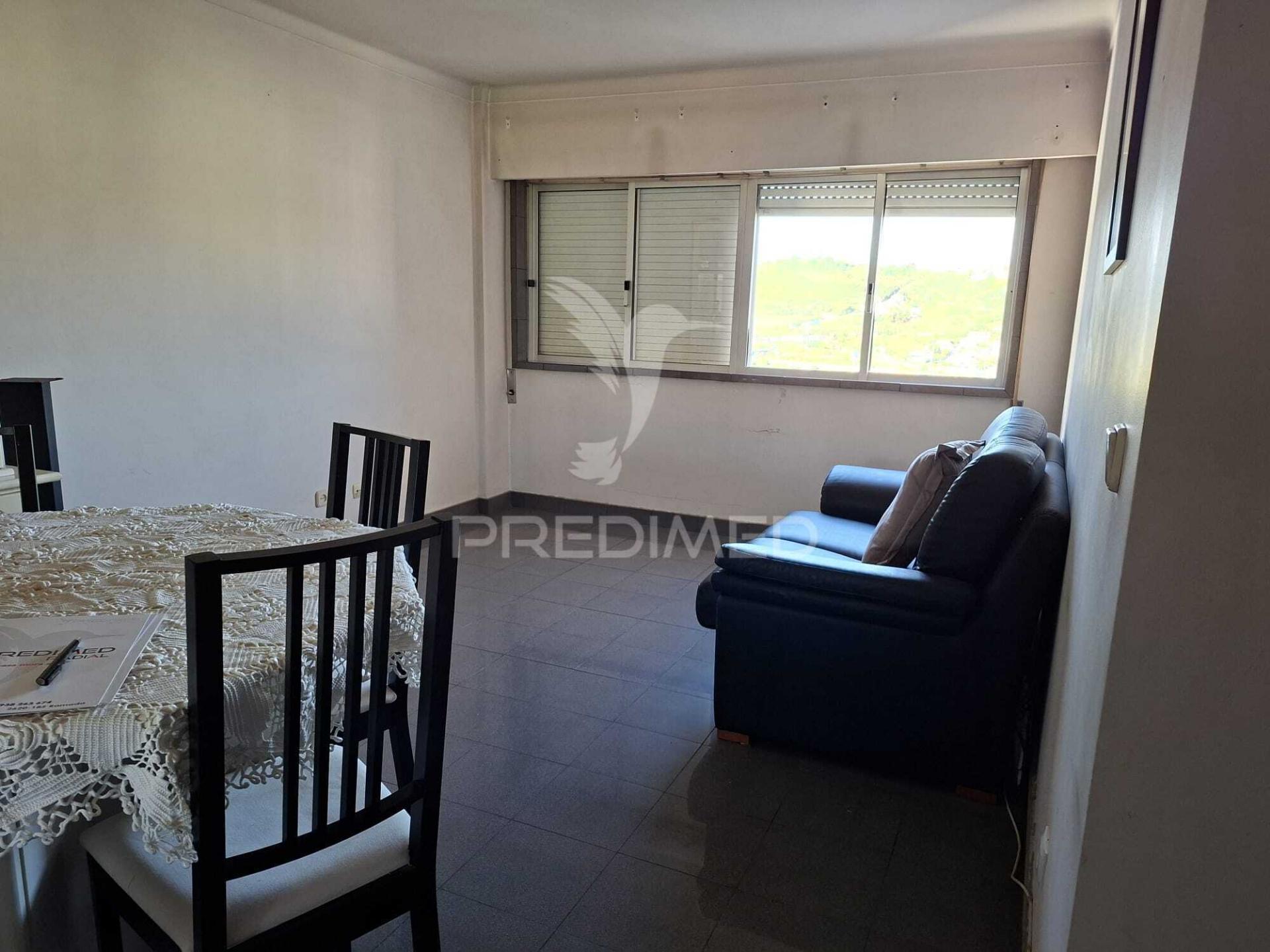 Apartamento t2 santo antónio dos cavaleiros
