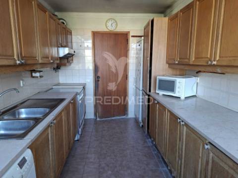 Apartamento t2 santo antónio dos cavaleiros