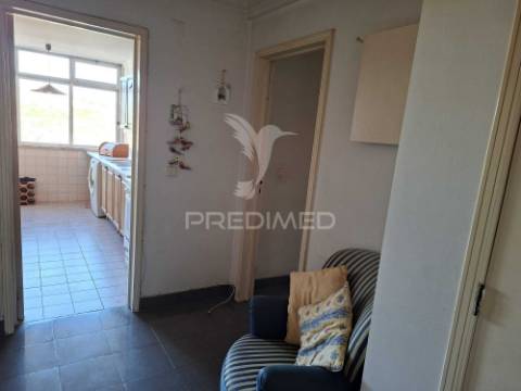 Apartamento t2 santo antónio dos cavaleiros
