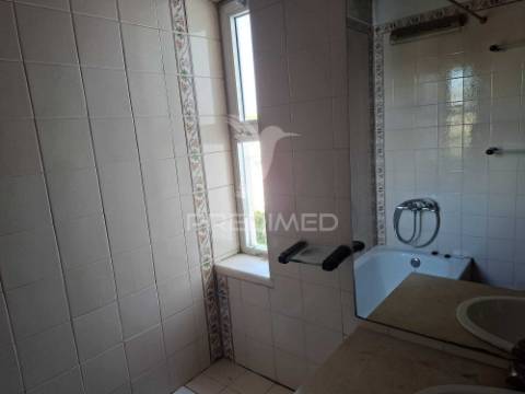 Apartamento t2 santo antónio dos cavaleiros