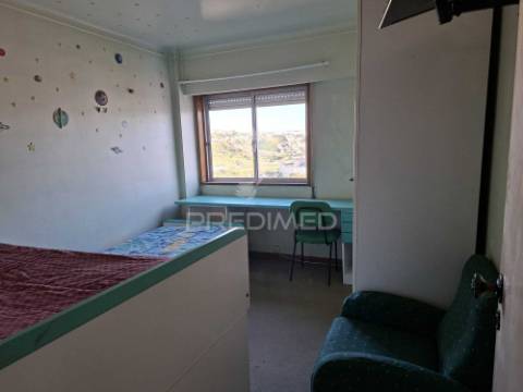 Apartamento t2 santo antónio dos cavaleiros