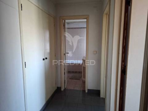 Apartamento t2 santo antónio dos cavaleiros