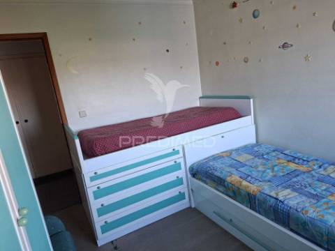 Apartamento t2 santo antónio dos cavaleiros