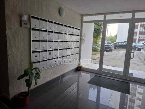 Apartamento t2 santo antónio dos cavaleiros