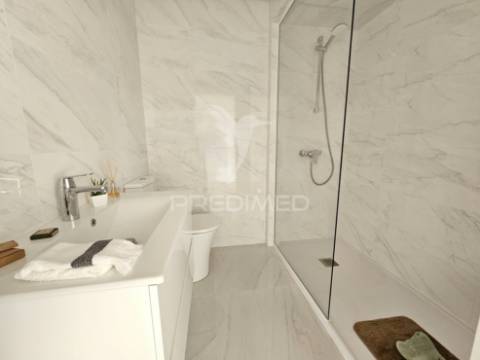 Apartamento t3 remodelado, com ótima varanda, em benfica