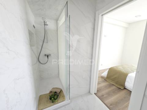 Apartamento t3 remodelado, com ótima varanda, em benfica