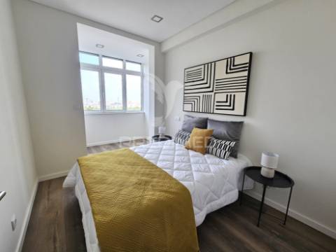 Apartamento t3 remodelado, com ótima varanda, em benfica