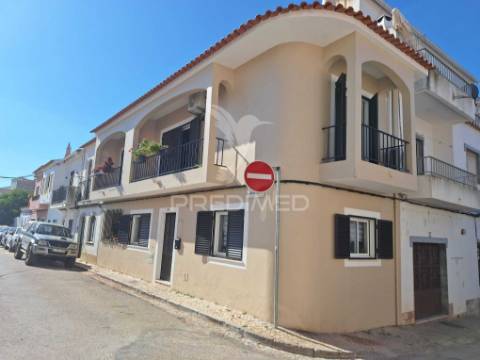 Moradia t3 + 1 renovada no centro da emblemática cidade de silves