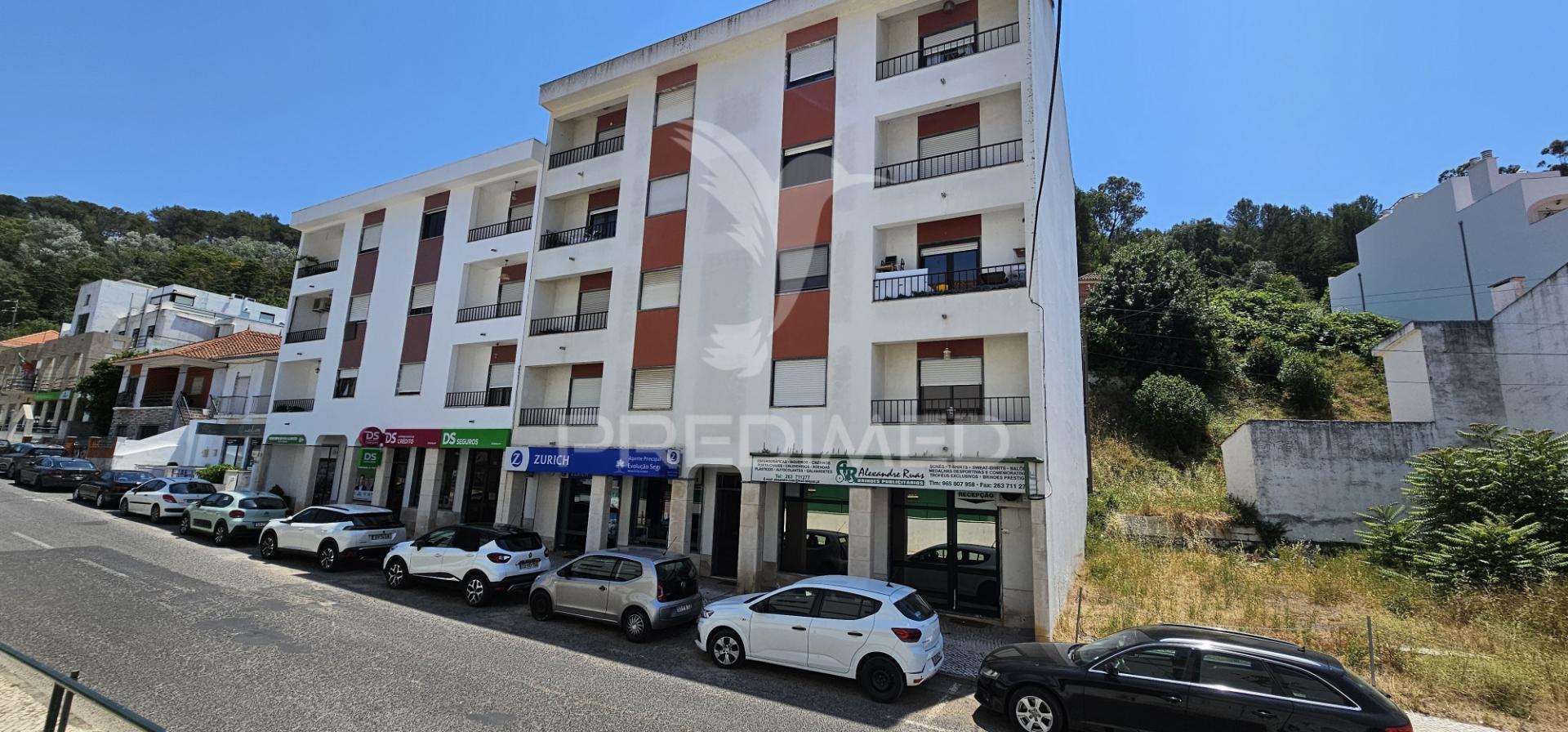 Apartamento t2 em alenquer com varanda e arrecadação