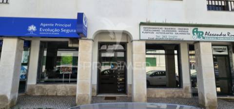 Apartamento t2 em alenquer com varanda e arrecadação