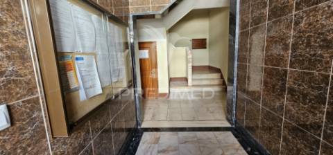 Apartamento t2 em alenquer com varanda e arrecadação