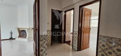 Apartamento t2 em alenquer com varanda e arrecadação