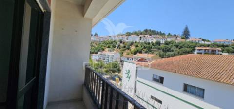 Apartamento t2 em alenquer com varanda e arrecadação