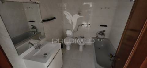 Apartamento t2 em alenquer com varanda e arrecadação