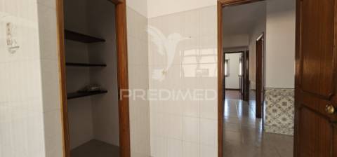 Apartamento t2 em alenquer com varanda e arrecadação