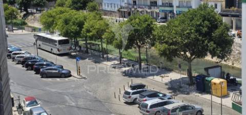 Apartamento t2 em alenquer com varanda e arrecadação