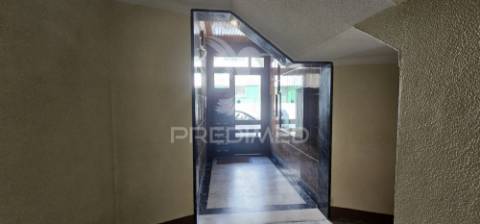Apartamento t2 em alenquer com varanda e arrecadação