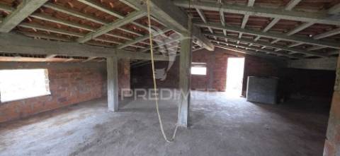 Moradia t3, garagem, sotão, 765m2 terreno. almalagues