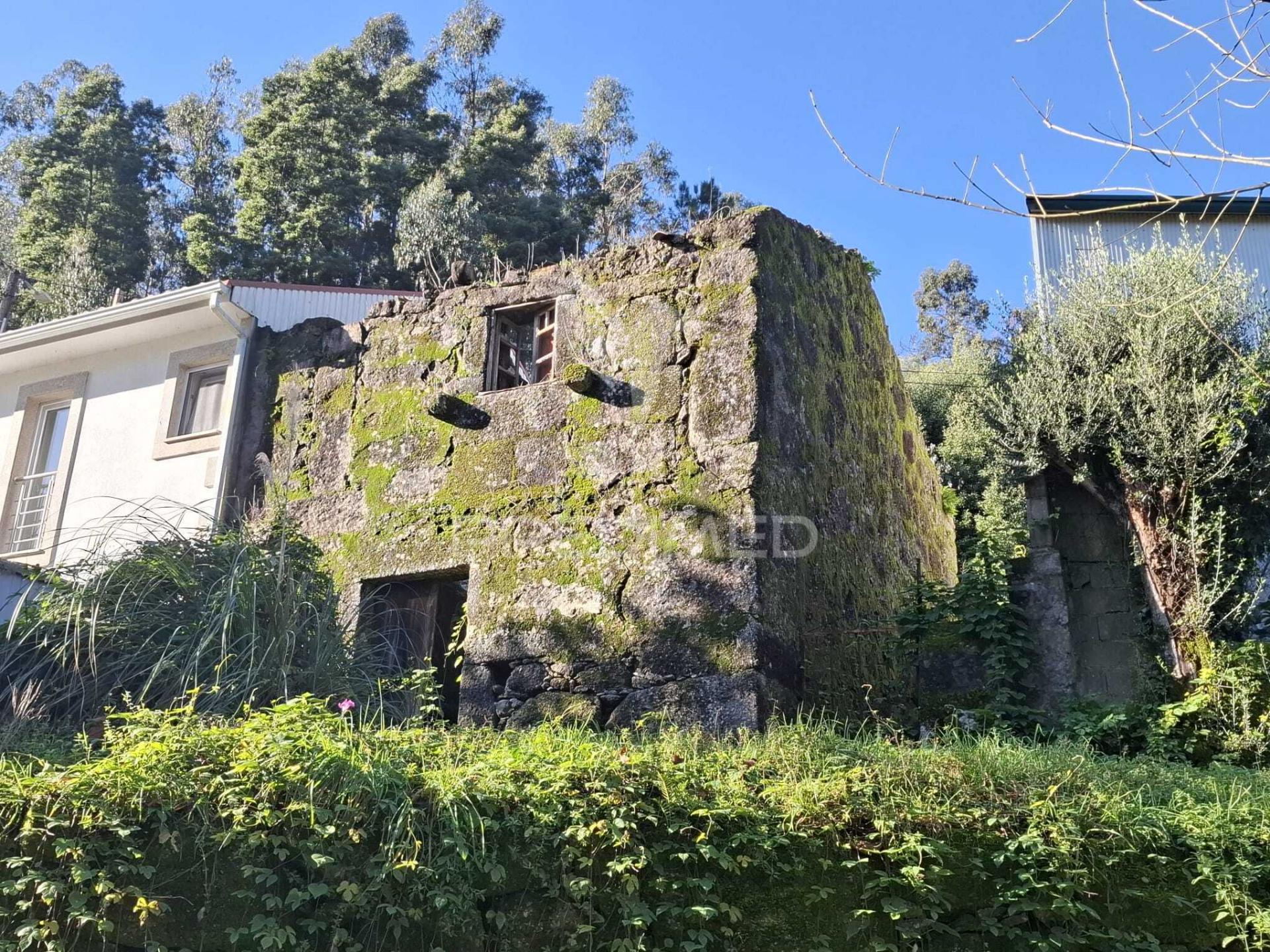 Moradia em pedra para restauro