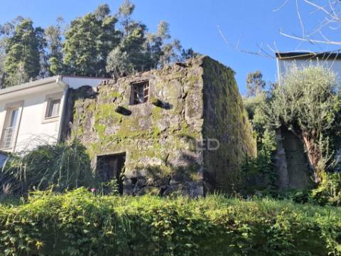Moradia em pedra para restauro