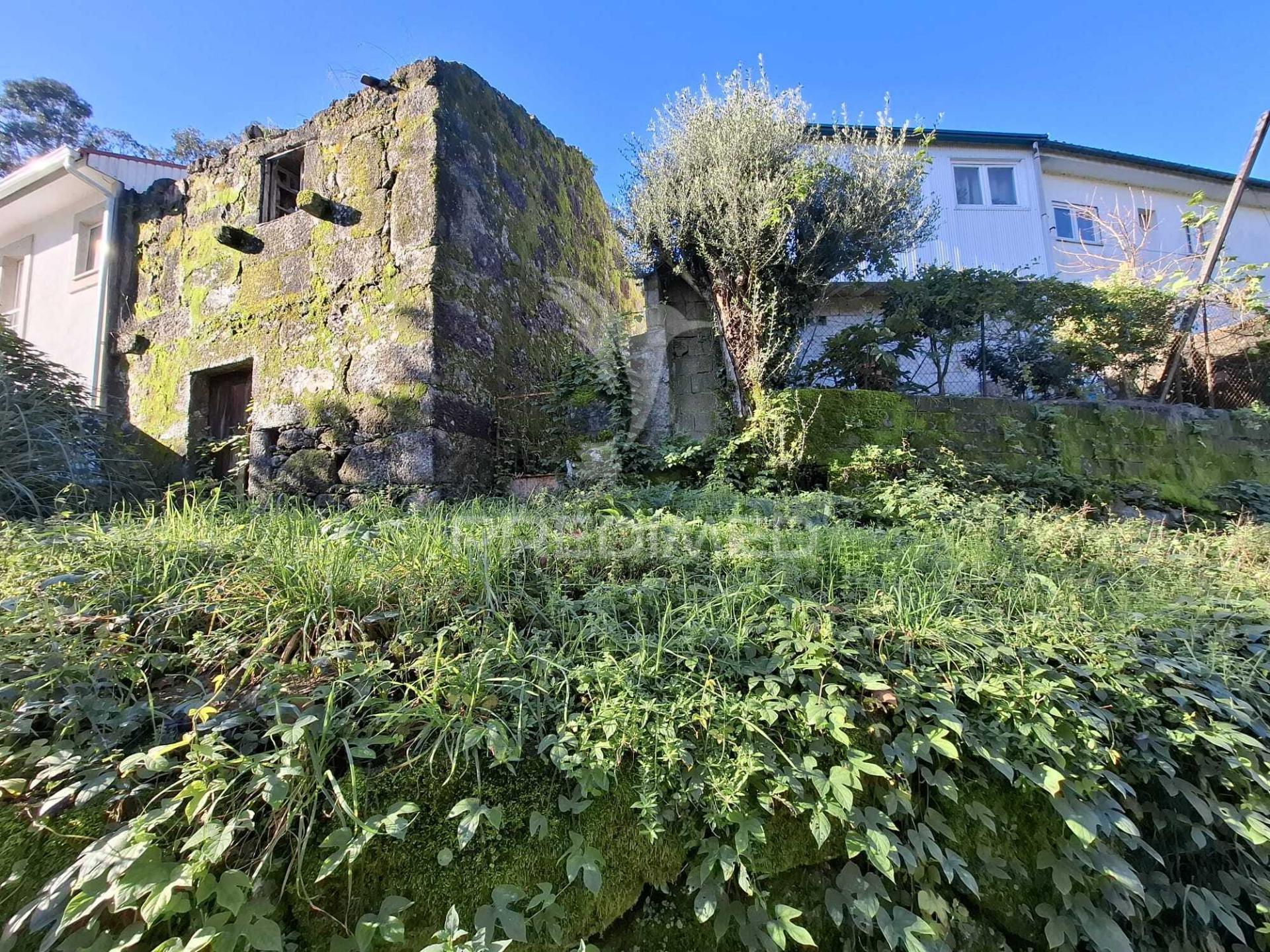 Moradia em pedra para restauro