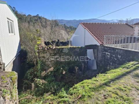 Moradia em pedra para restauro