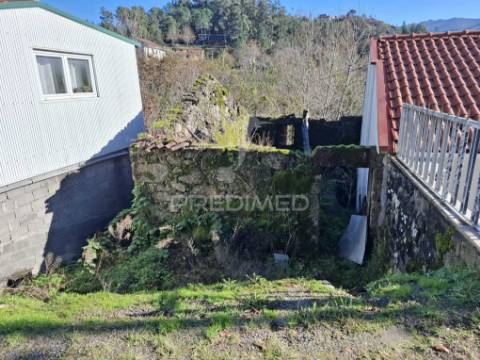 Moradia em pedra para restauro
