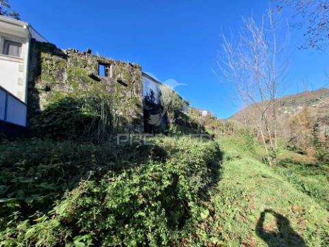 Moradia em pedra para restauro