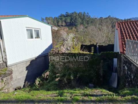 Moradia em pedra para restauro
