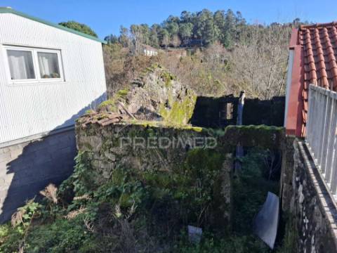 Moradia em pedra para restauro