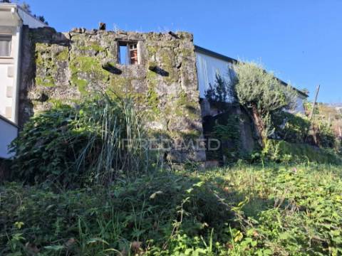 Moradia em pedra para restauro