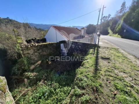 Moradia em pedra para restauro