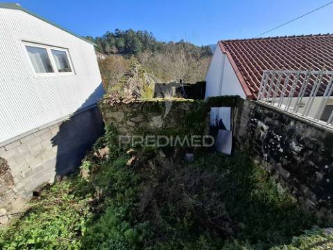 Moradia em pedra para restauro