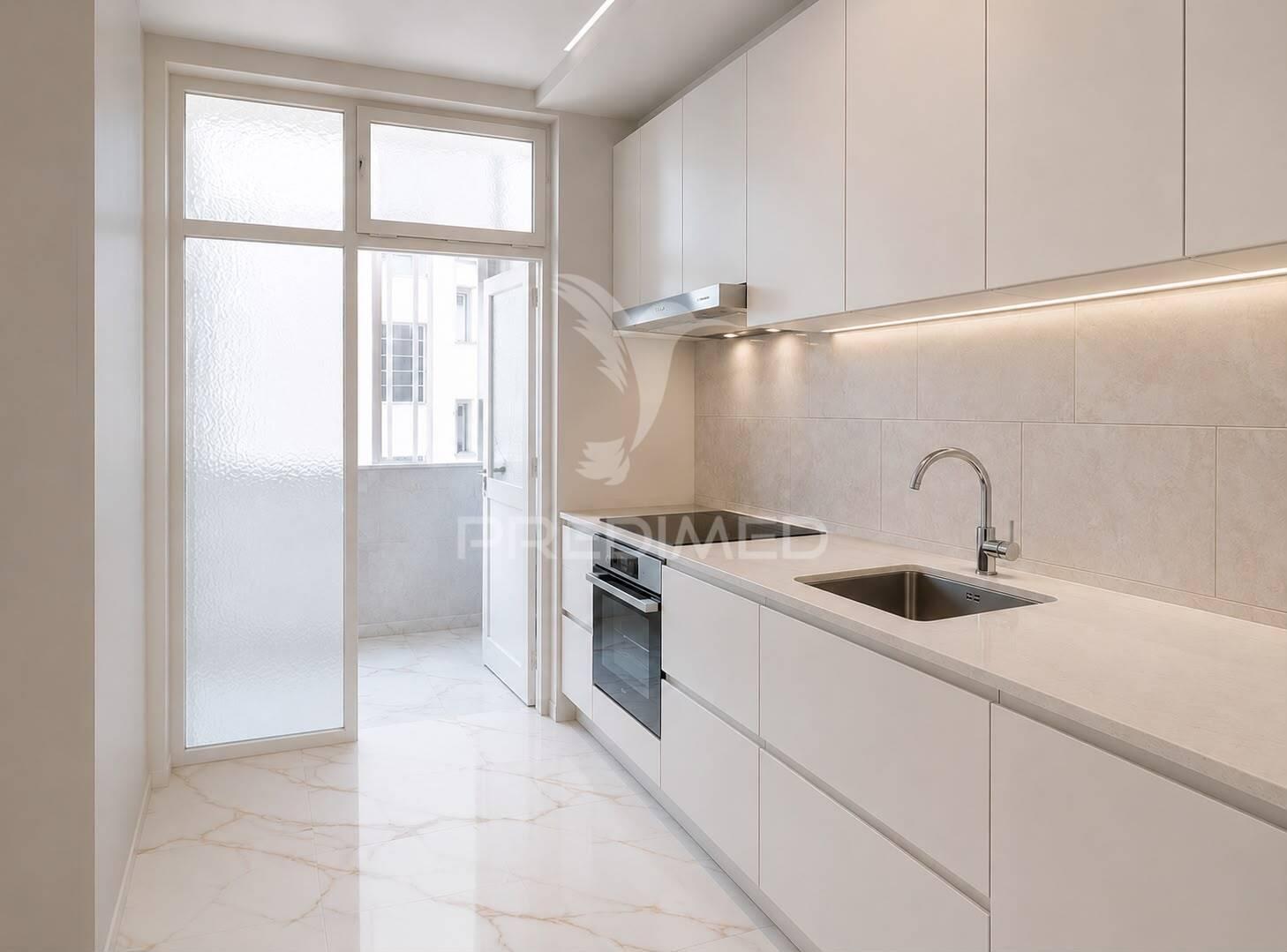 Apartamento t2 em fase de renovação no centro do funchal - ilha da madeira