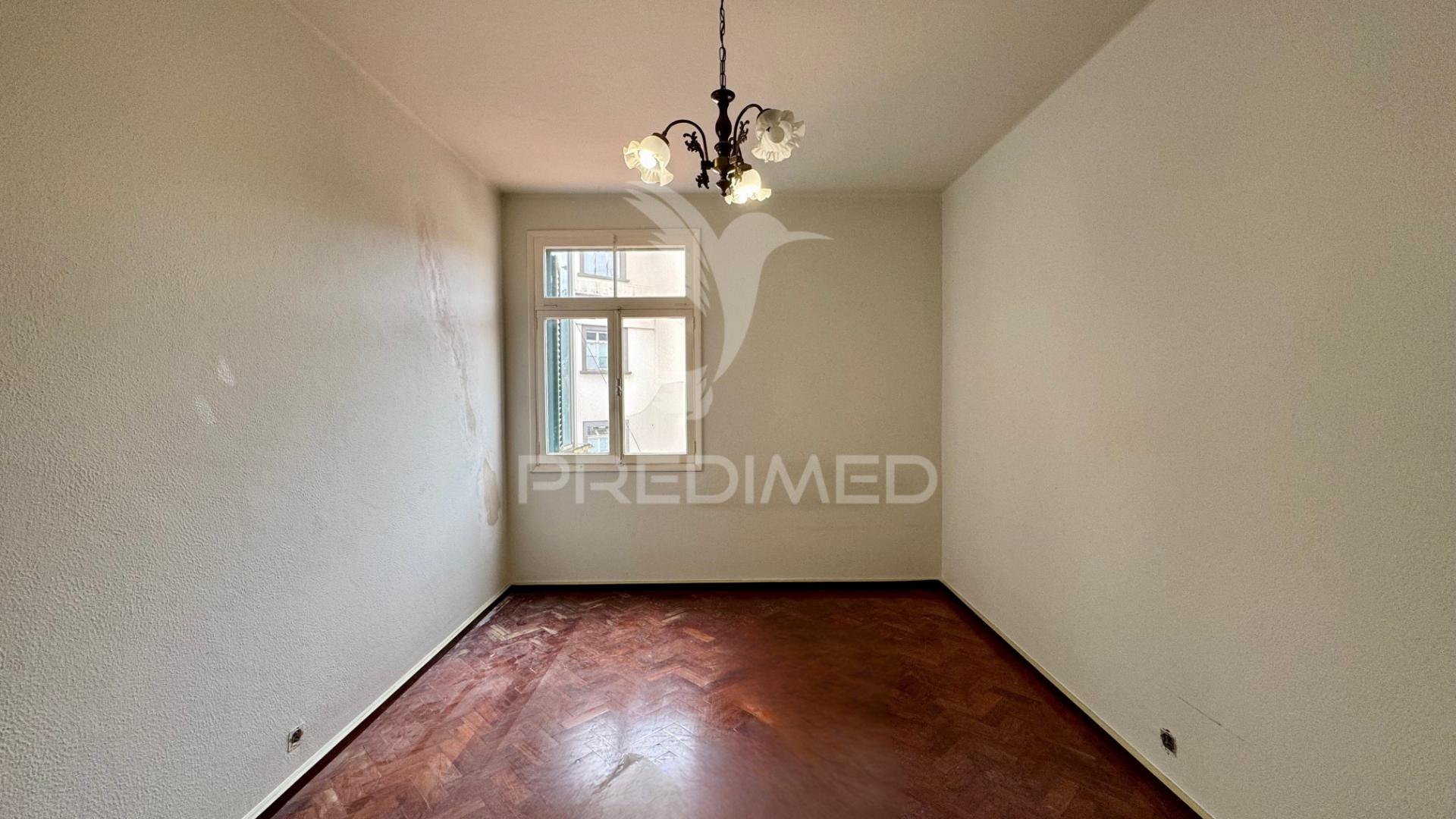 Apartamento t2 em fase de renovação no centro do funchal - ilha da madeira