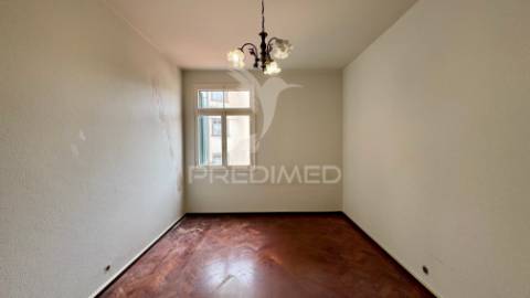 Apartamento t2 em fase de renovação no centro do funchal - ilha da madeira