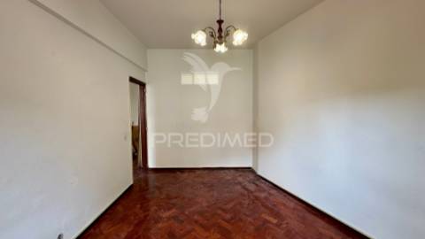 Apartamento t2 em fase de renovação no centro do funchal - ilha da madeira