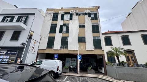 Apartamento t2 em fase de renovação no centro do funchal - ilha da madeira