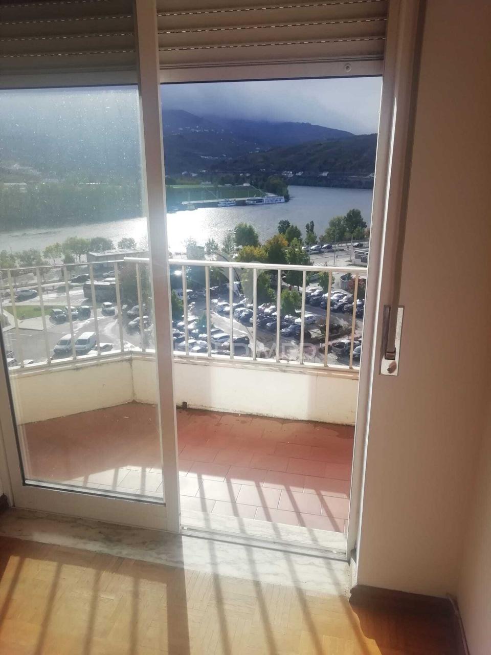 Apartamento t3 com vista deslumbrante para o rio douro