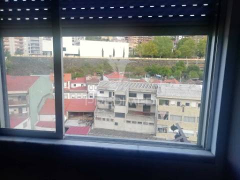 Apartamento t3 com vista deslumbrante para o rio douro