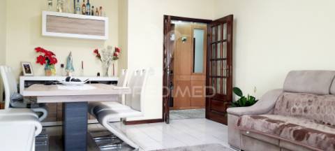 Apartamento t2+1 com 2 garagens box, em águas santas, maia